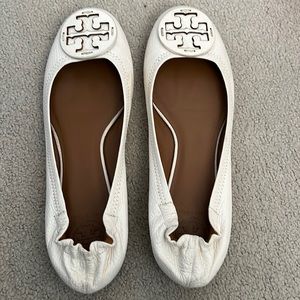 Tory Burch Flats, Off white or ivory. Last pic shows on white and ivory paper.